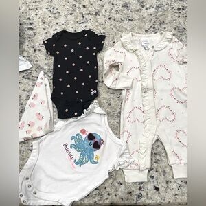 4 Pieces & 3 Outfits 0-3M Polka Dot and Heart Print Kids One Piece Sets🎀Like New